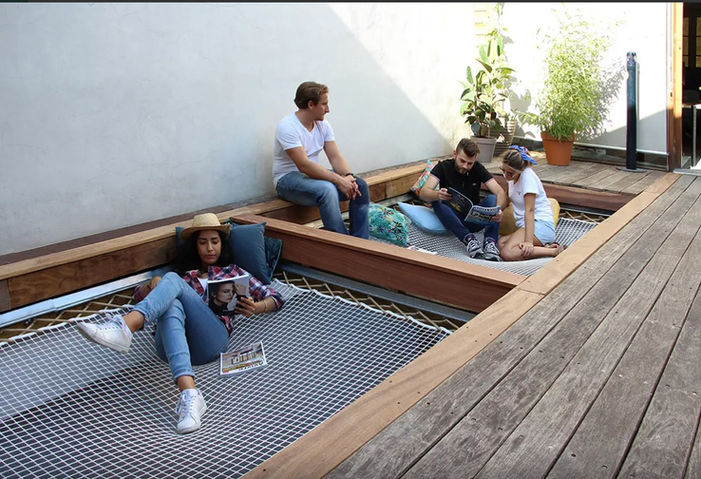 רשת חוץ מעוצבת 30 מ"מ לבנה, כיסוי לחצר אנגלית