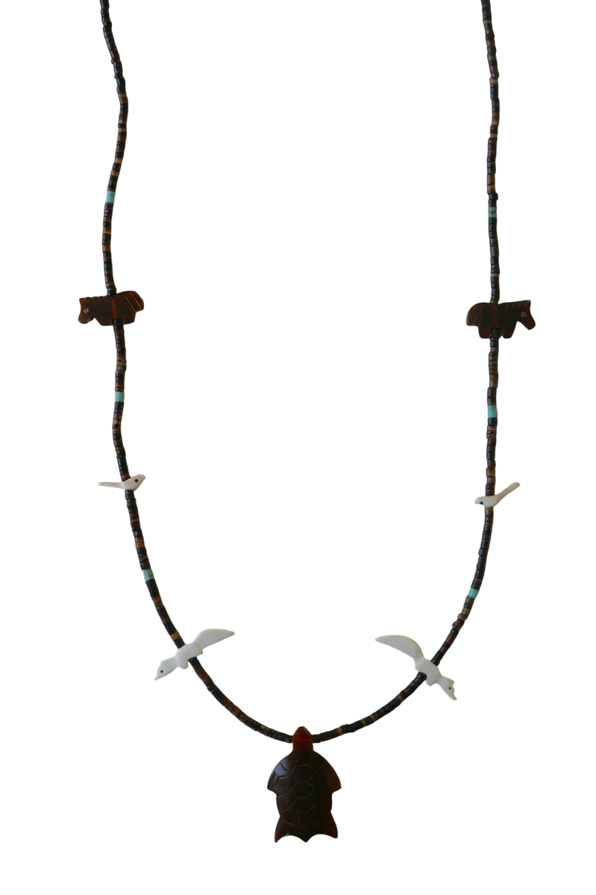 Miniaturbild: Halskette aus Heishi Muschelperlen mit geschnitzten Tieren, Ansicht Tiere