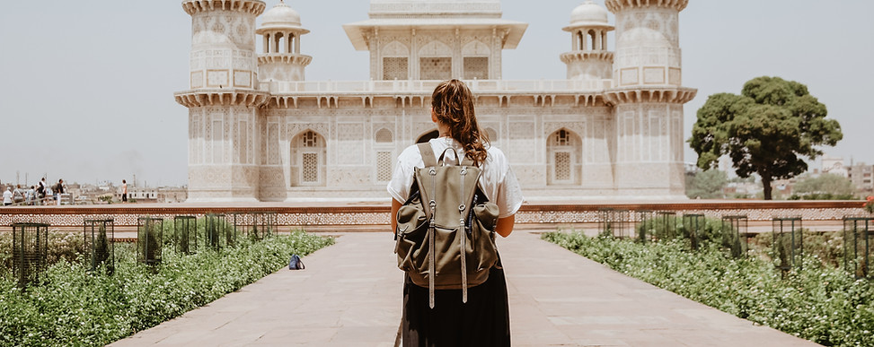 Menina viajando