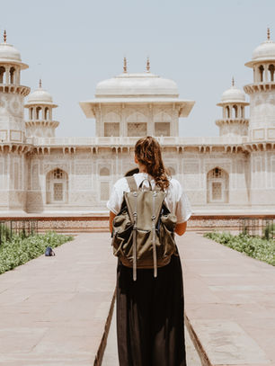 8 Hacks To Travel In A Budget
