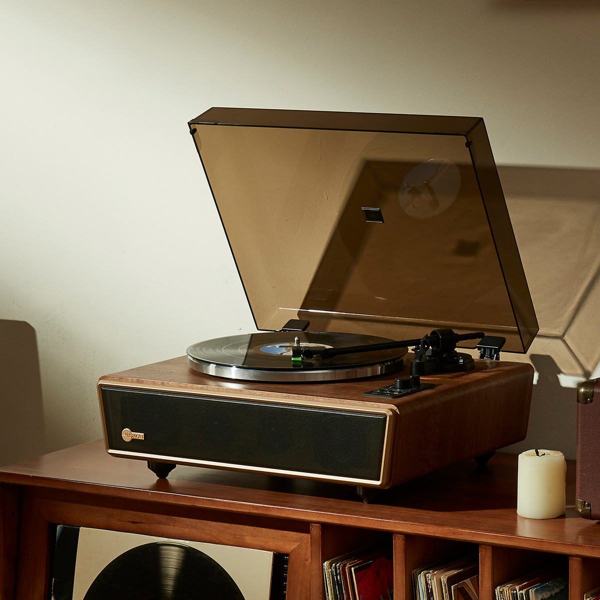 Huygens Bluetooth Turntable with Built-in Speakers