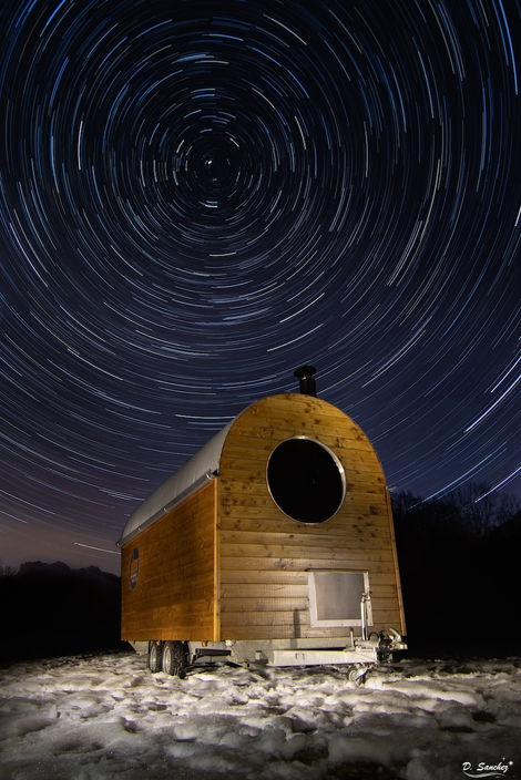 La roulotte regarde les étoiles