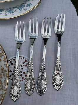 Decorative cake forks