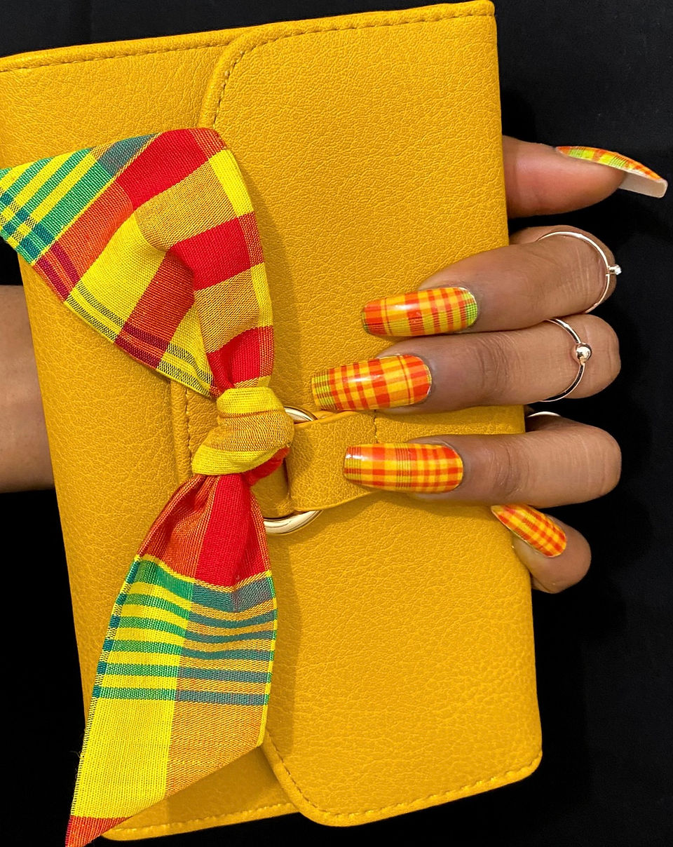 Faux ongles longs en madras