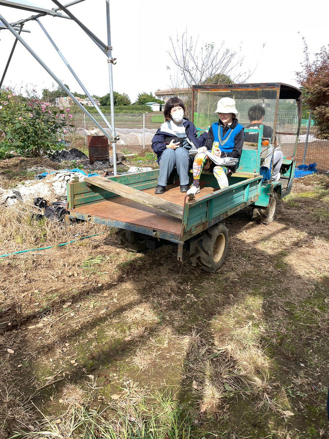 運搬車でキャンプ場所へ、八街　ブルーベリー　春夫観光農園
