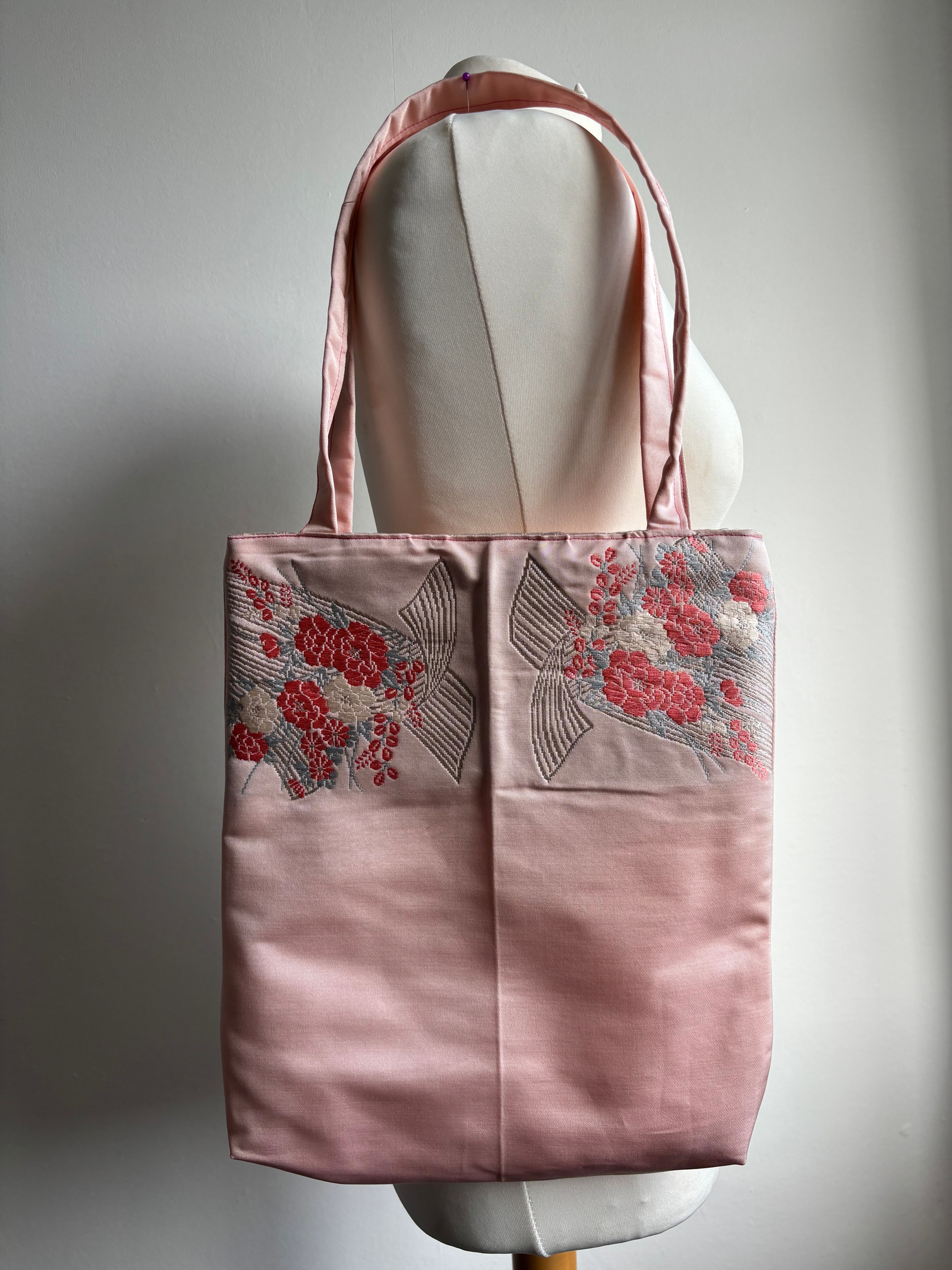 Sakura Pink Camellia Vintage Silk Kimono Tote Bag / 桜色の椿のトートバッグ