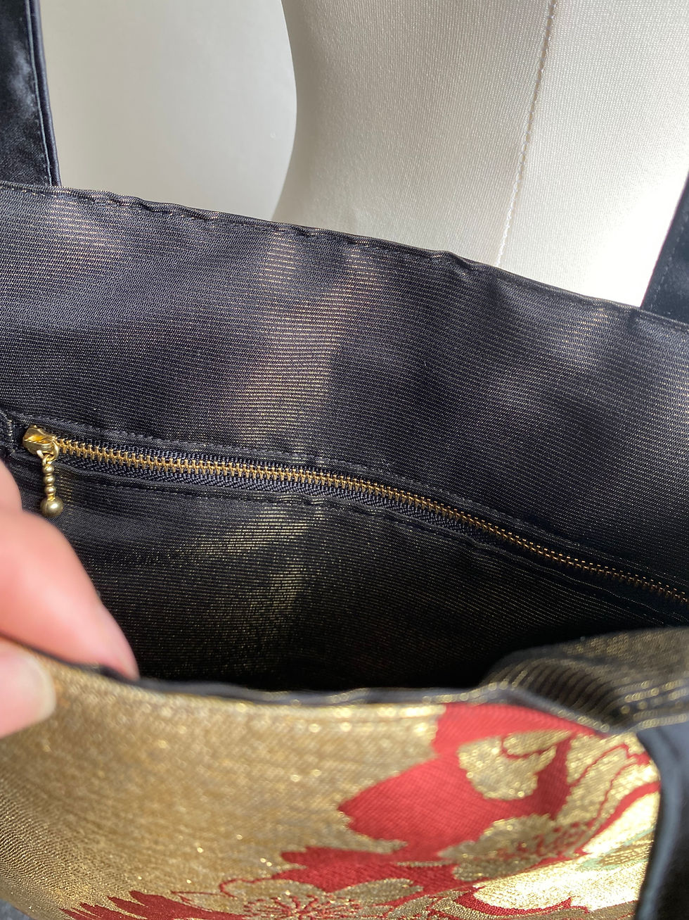 Thumbnail: Golden Cherry Blossom Vintage Silk Kimono Totebag/金と桜のトートバック