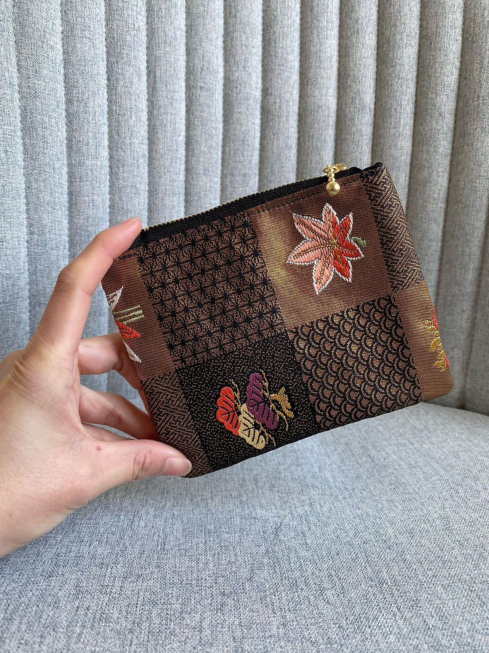 Thumbnail: Golden Checkered Pattern Butterfly Vintage Silk Kimono Mini Pouch/市松模様と蝶々のミニポーチ
