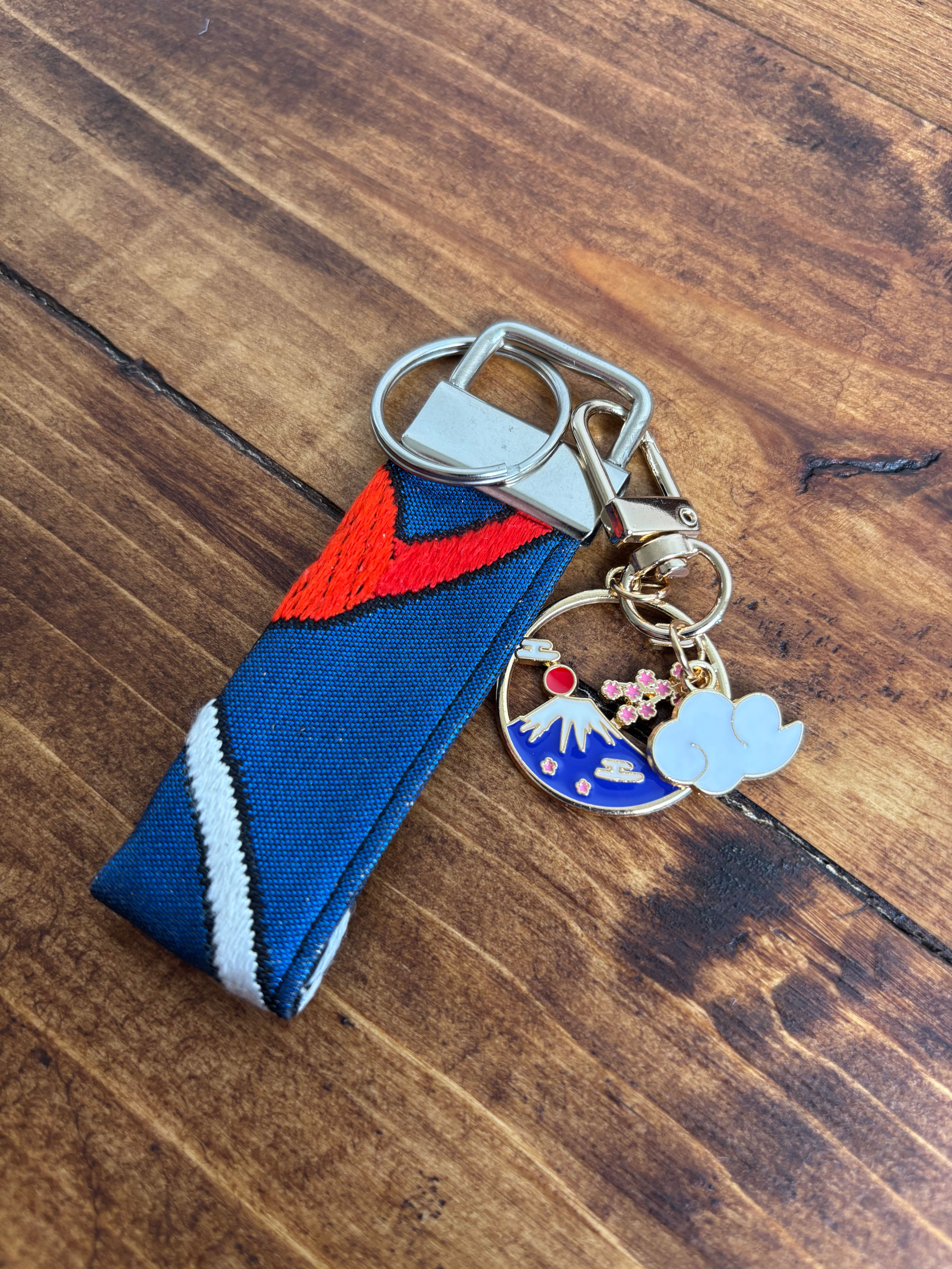 Blue Base with Red and White Lines Vintage Silk Kimono Keychain/青地に紅白ラインのキーチェーン