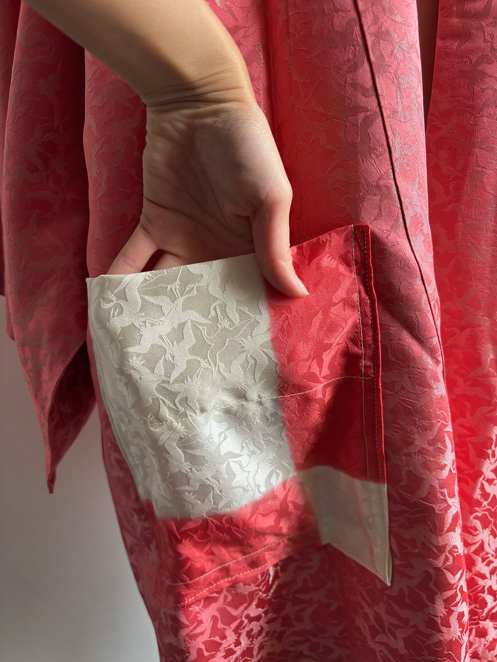Thumbnail: Pink Silver Crane Vintage Silk Kimono Haori Jacket / ピンク銀鶴着物羽織ジャケット