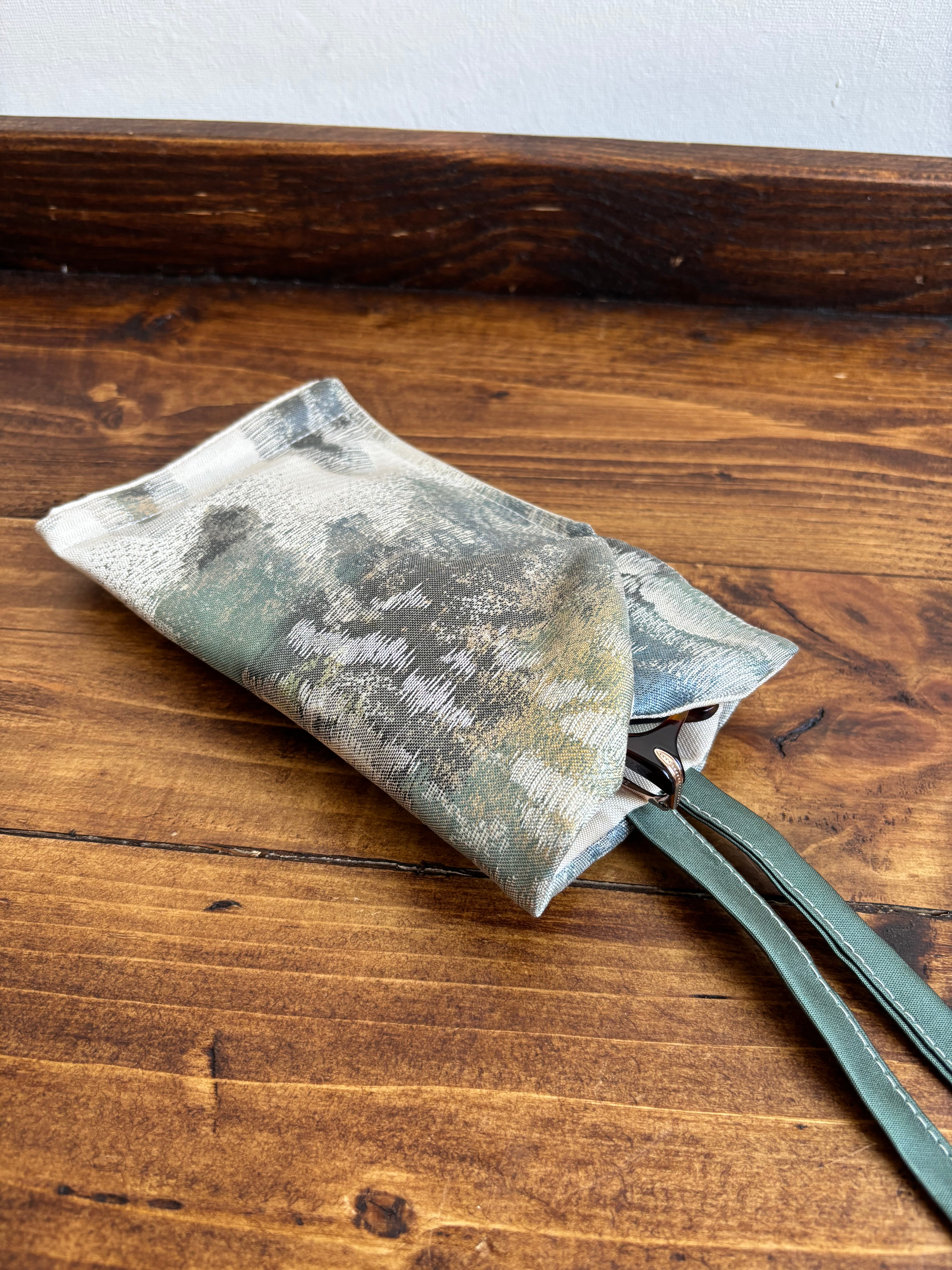 Golden Maru-mon Vintage Silk Kimono Glasses Case /丸紋の眼鏡ケース