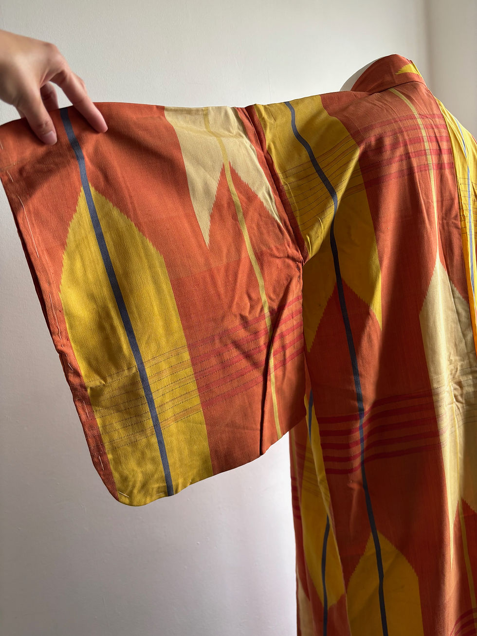 Thumbnail: Vintage Orange Arrow Pattern Kimono Robe / 矢絣のローブ