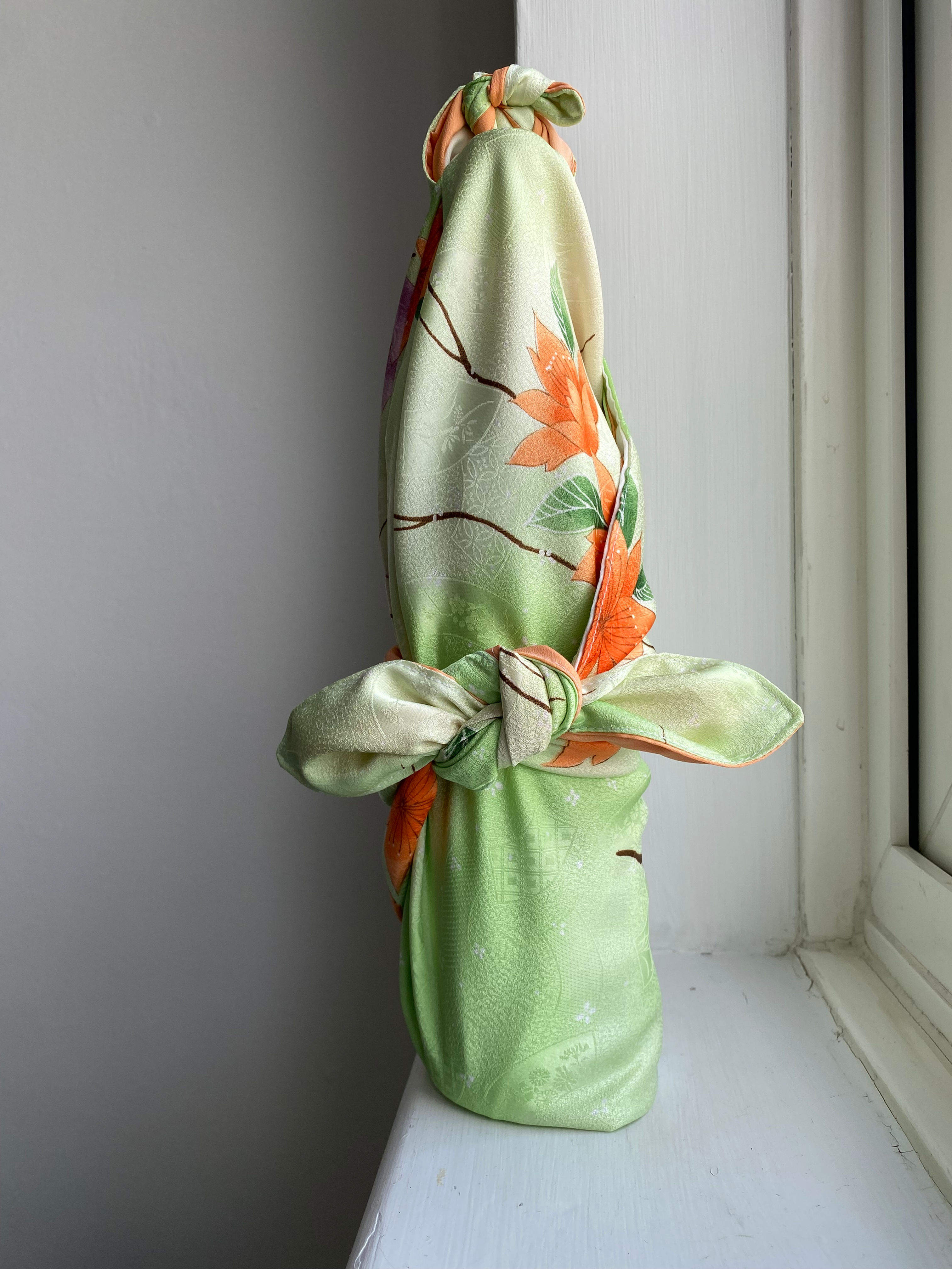 Graceful Lily Vintage Silk Kimono Furoshiki/百合の風呂敷