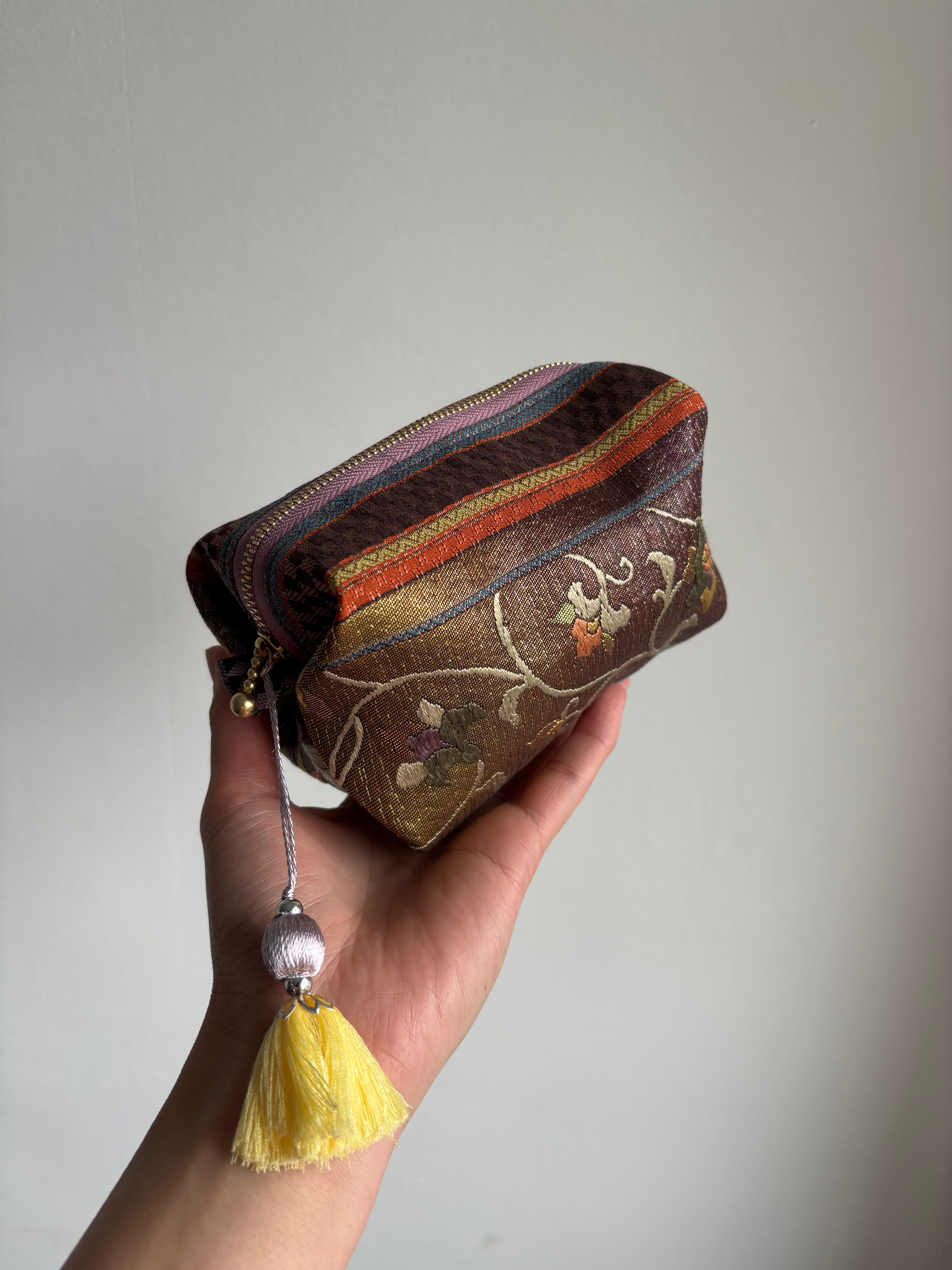 Golden Purple Hanadori Vintage Silk Kimono Boxed Makeup Pouch / 花鳥の化粧ポーチ