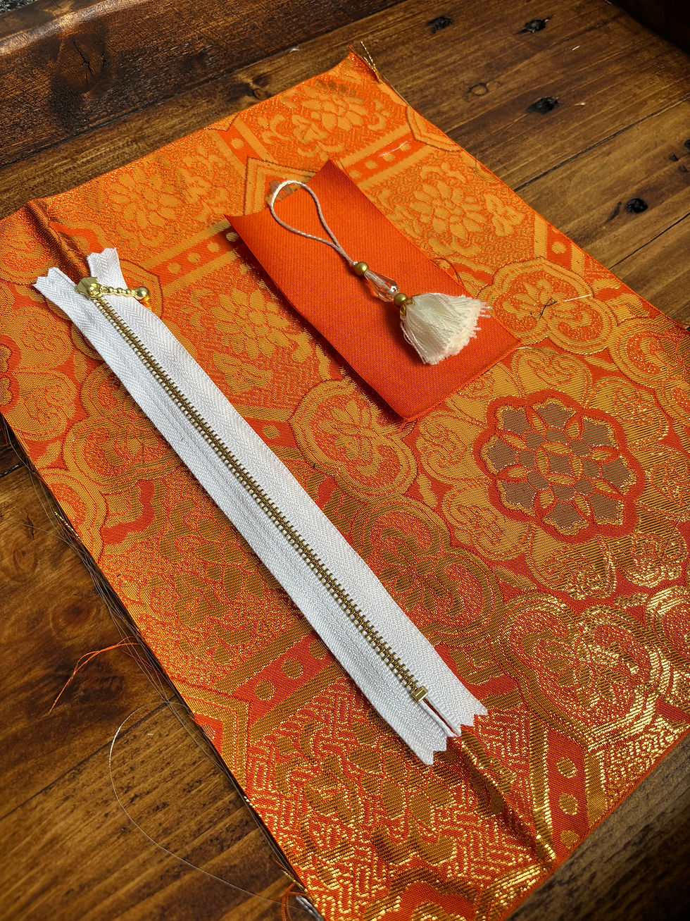 Thumbnail: DIY Kit Vintage Silk Kimono Boxed Makeup Pouch / 化粧ポーチの着物DIYセット