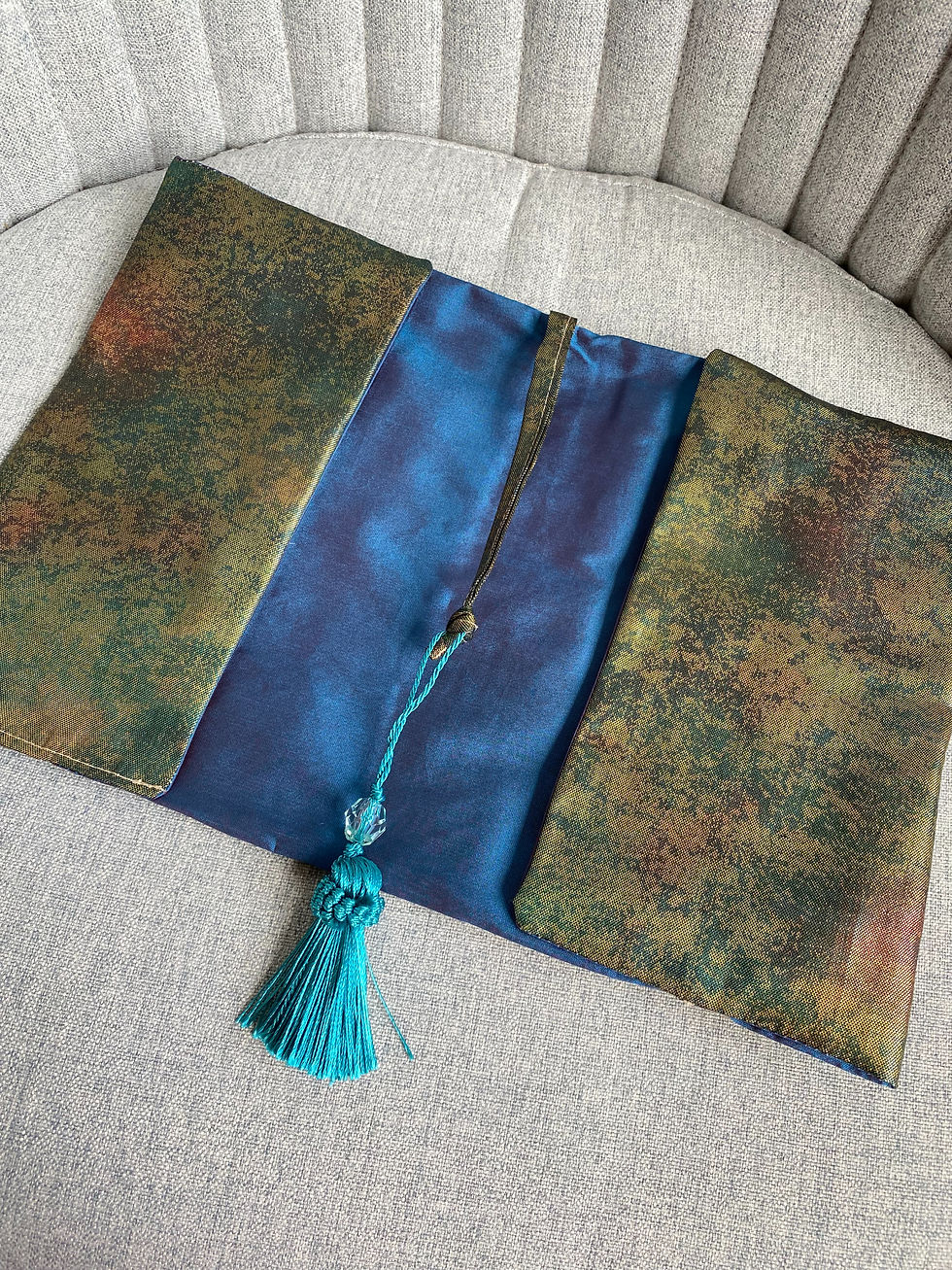 Thumbnail: Golden Heian Emaki Vintage Silk Kimono Book Cover/平安絵巻のブックカバー