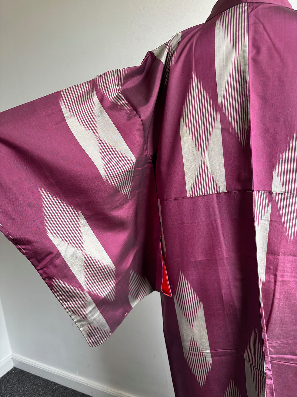 Thumbnail: Vintage Arrow Pattern Kimono Robe / 矢絣のローブ