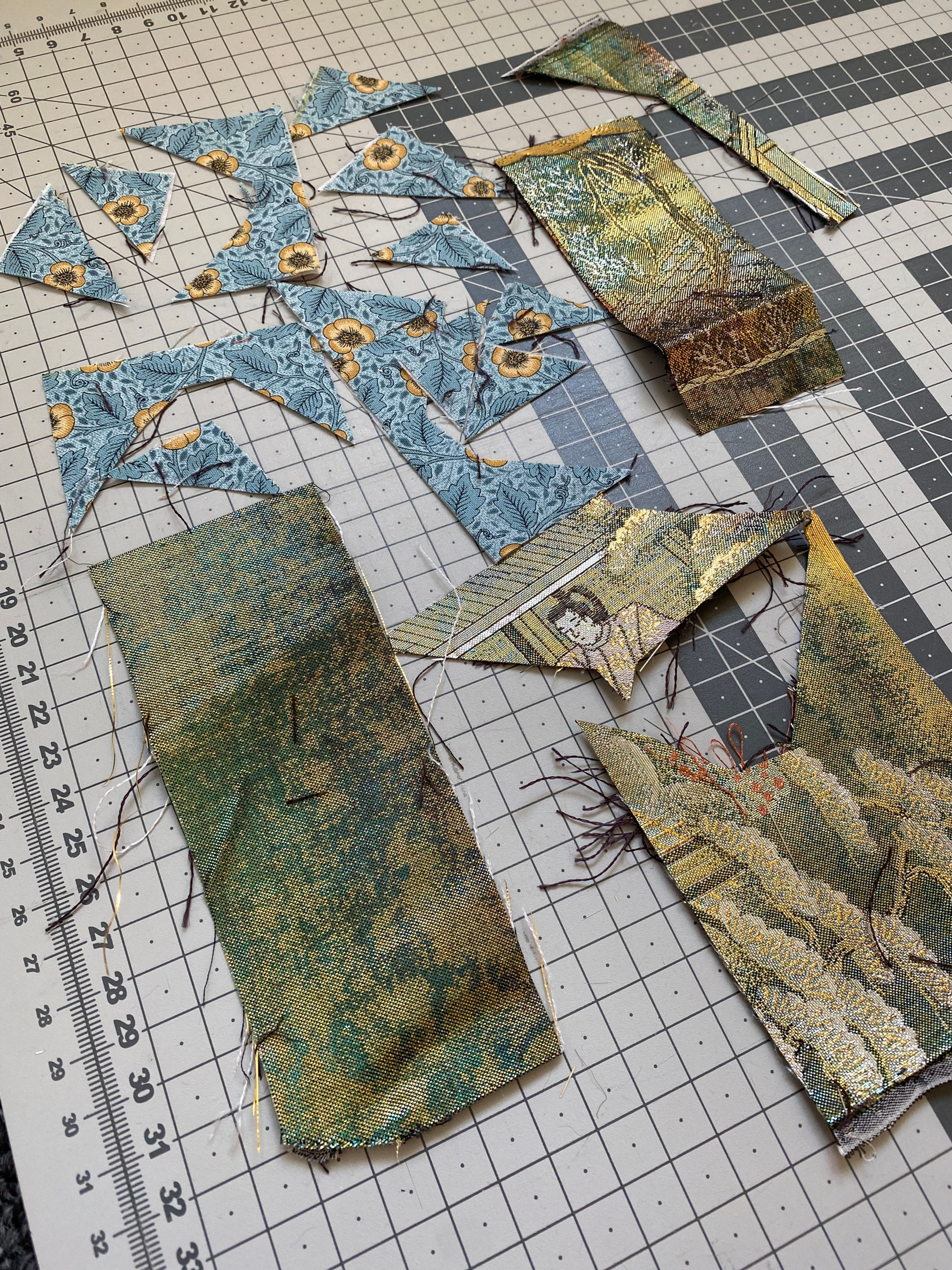 Golden Heian Emaki Vintage Silk Kimono and William Morris Scrap Fabrics/端切れ