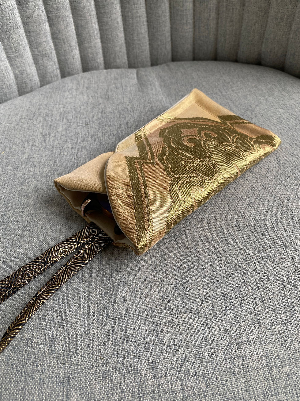 Thumbnail: Golden Crane Vintage Silk Kimono Glasses case/ 金と鶴の眼鏡ケース
