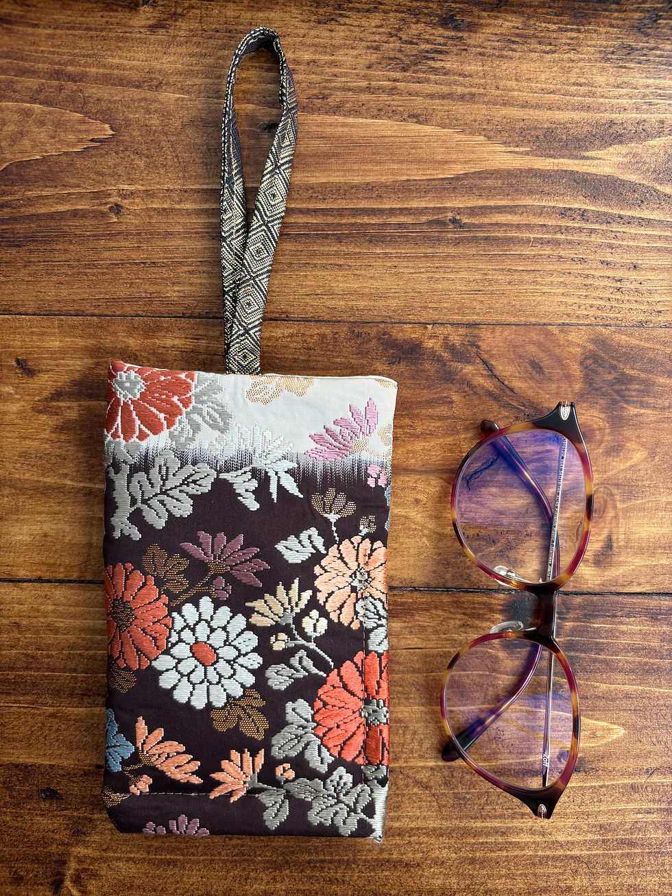 Thumbnail: Pastel Colour Chrysanthemum Vintage Silk Kimono Glasses Case / 淡菊色 眼鏡ケース