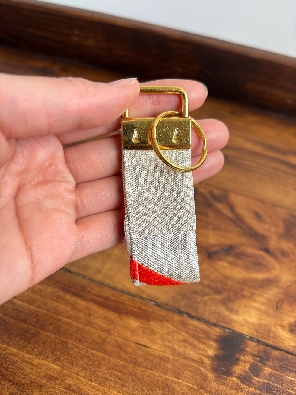 Thumbnail: Silver Diamond Pattern Vintage Silk Kimono Keychain / 銀菱文キーチェーン