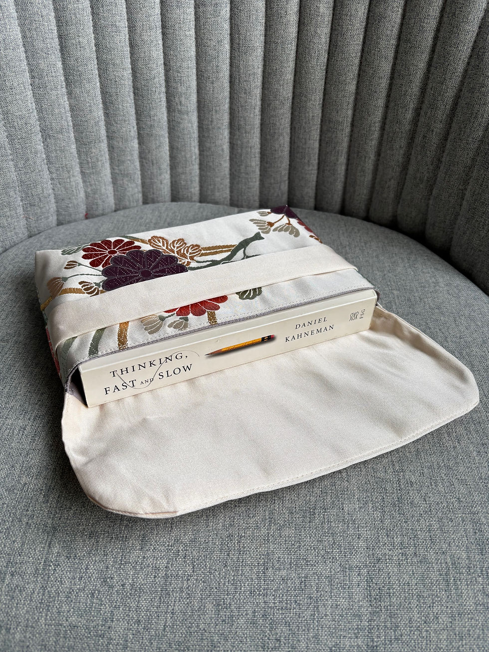 Thumbnail: Pastel Pink Butterfly Vintage Silk Kimono Book Case/蝶々のブックケース