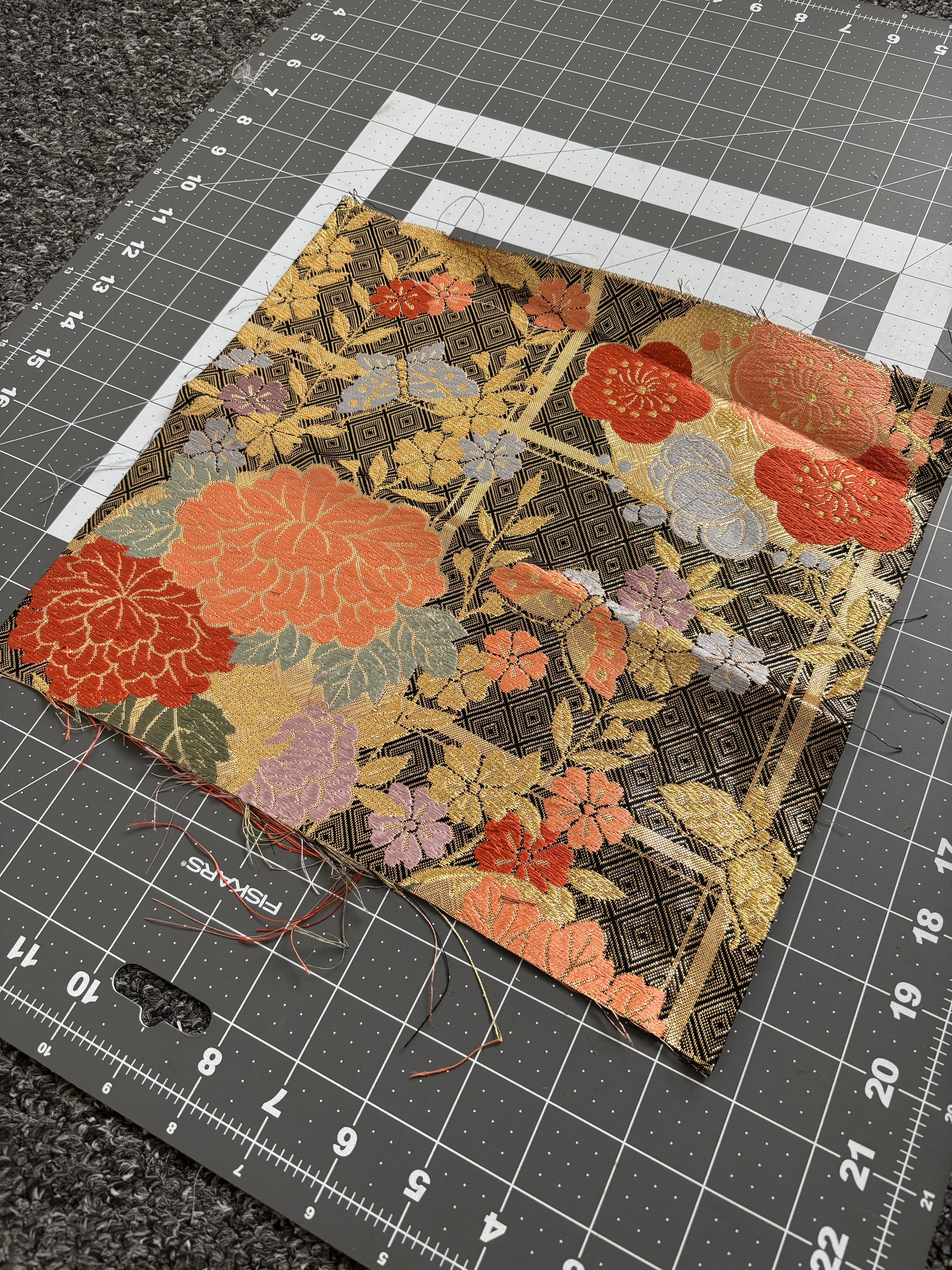 Golden Floral Butterfly Vintage Silk Obi / お花と蝶々の帯 - 30cm(11.8")Wx28cm(11.0")