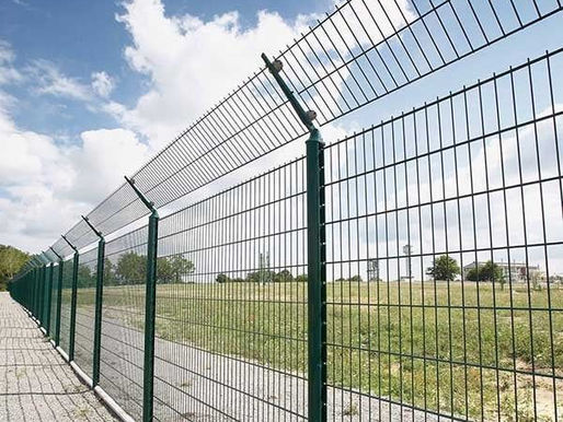 Instalar Rejacero sobre una guarnición de concreto es clave para garantizar seguridad, estabilidad y durabilidad. Evita problemas de desnivelación, corrosión y mantenimiento costoso con una instalación profesional.