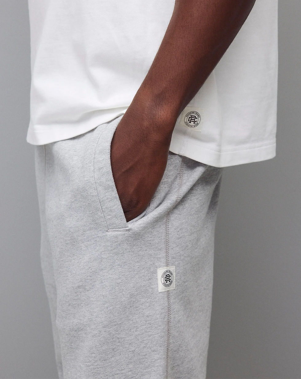 Thumbnail: Reigning Champ Brushed Fleece Straight Leg Standard Sweatpant   h.grey model hand in pocket side