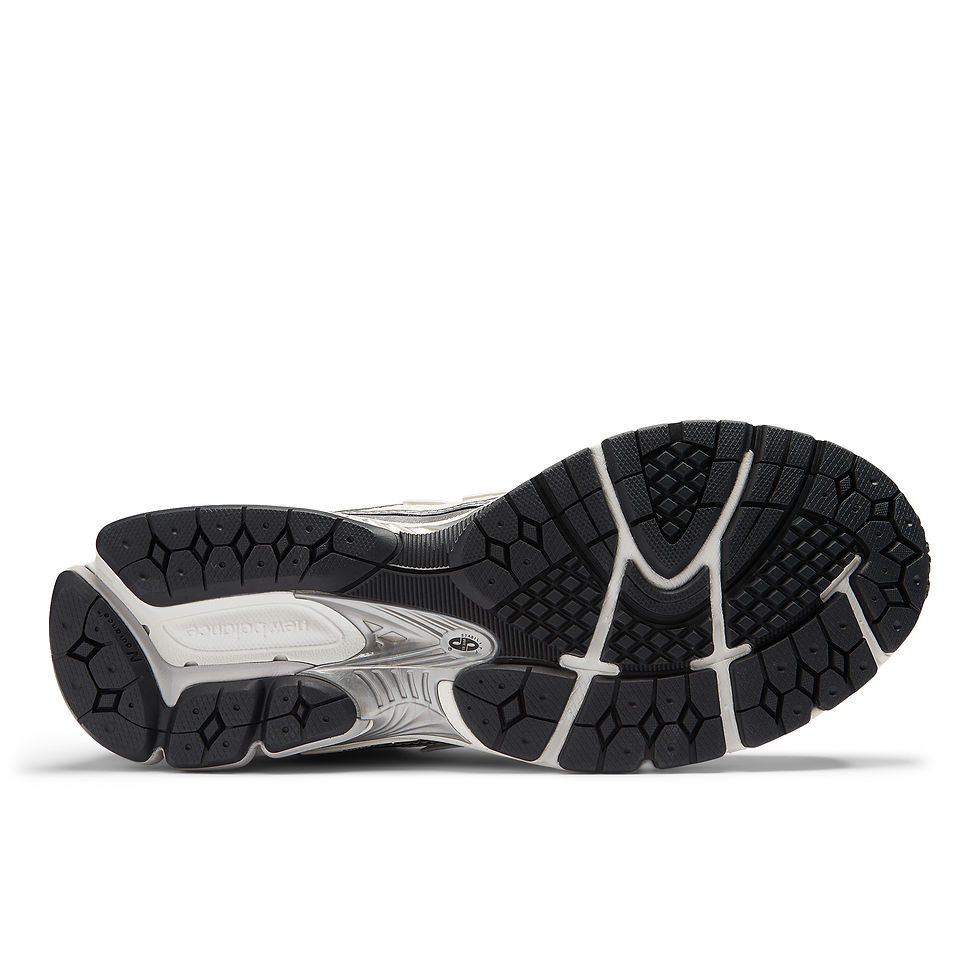 New Balance 1906 Sneakers M1906RER in silver metallic black sole detail