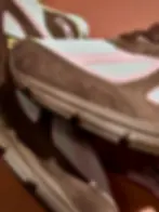 new-balance-990v4 sneakers u990ic4 in pumpernickel, pink-chalk, alabaster suede colors close up toe box design