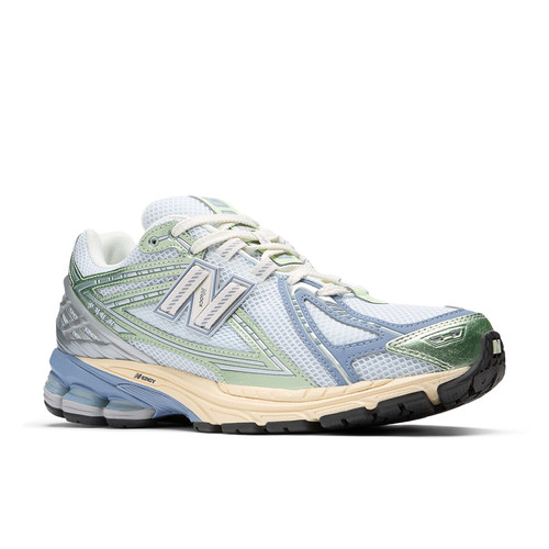 New Balance U1906RNE ライトブルー　 新品 New Balance 1906 Sneakers U1906RNE | metallic ice blue | Evolve