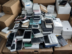 打擊非法貿易：印尼查獲價值176.2億盾非法智能手機及配件行動