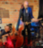Contrebasse et guitare lors des concerts de 2022 à La Boîte à Meuh.