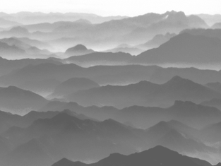 Zirve ne kadar yüksek, Vadi o kadar derin..