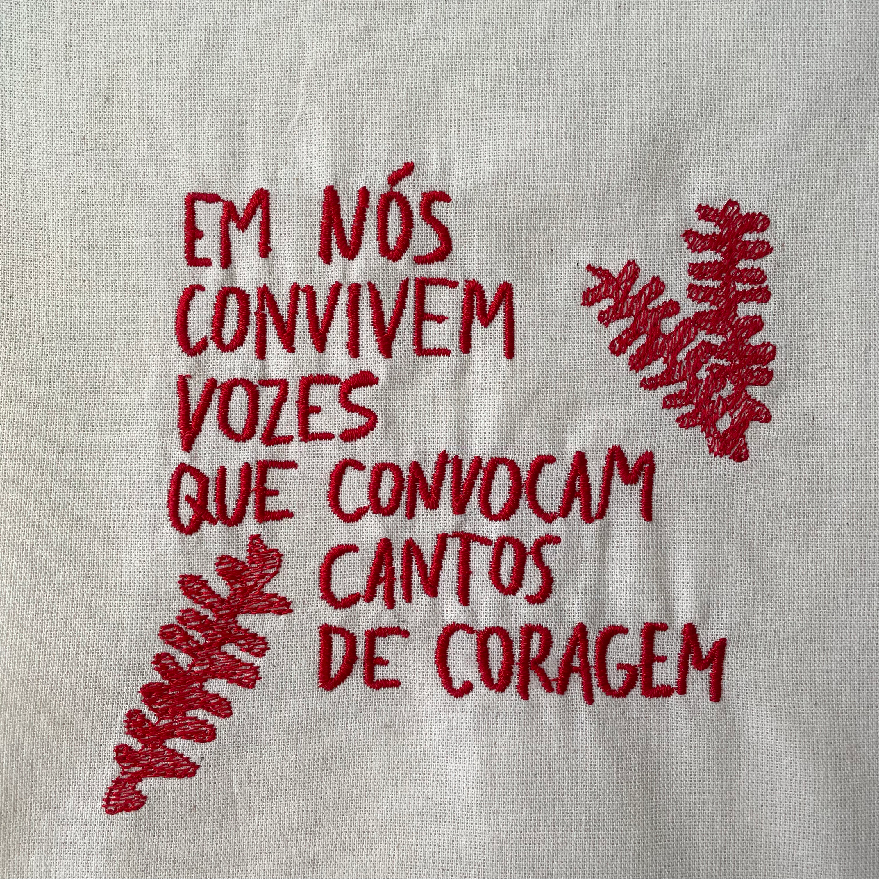 BORDADO CANTOS DE CORAGEM