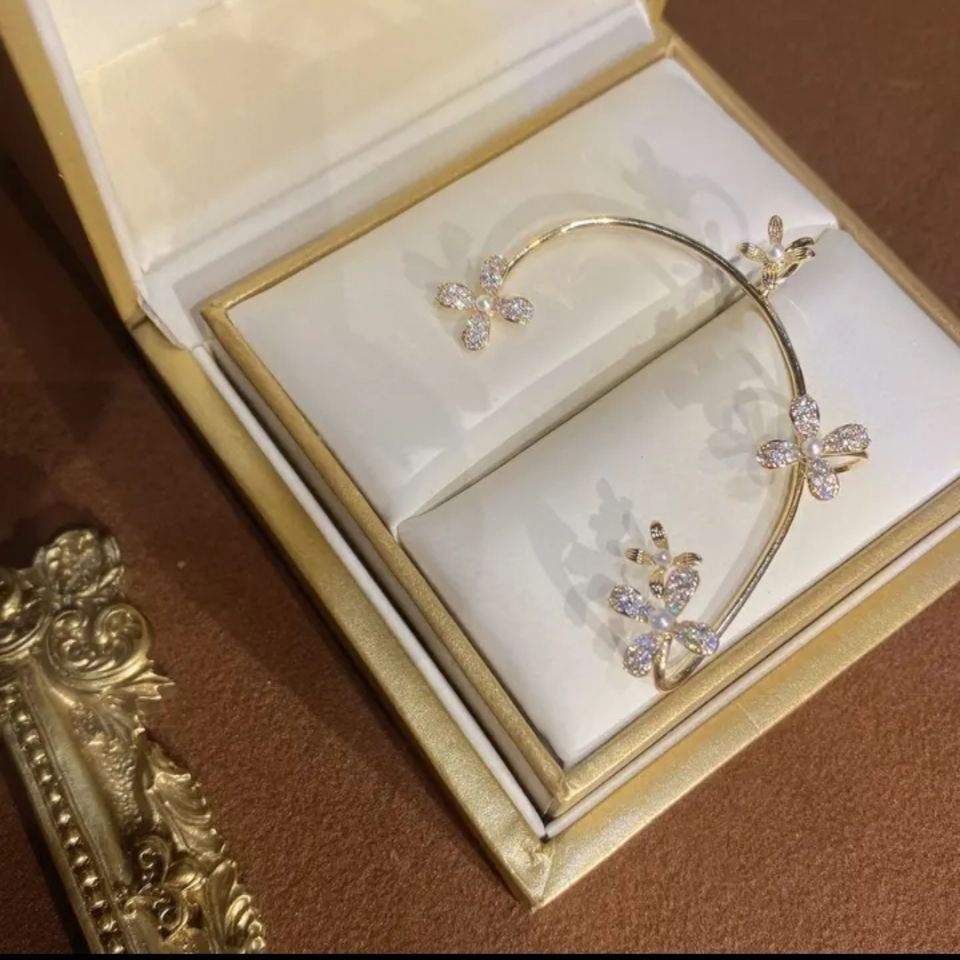 Thumbnail: Butterfly Earrings Fashion Jewelry 2026 No Ear Hole Earing Trend Piercings Chain