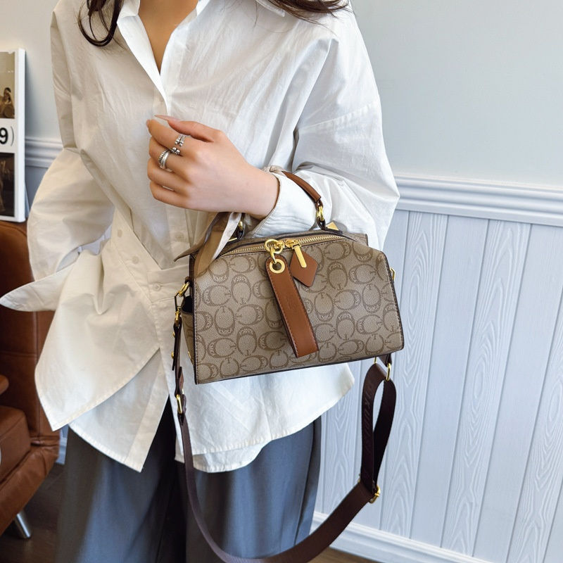 Thumbnail: High-end handbag 2026 New style, fashionable and retro Boston women's bag, versa