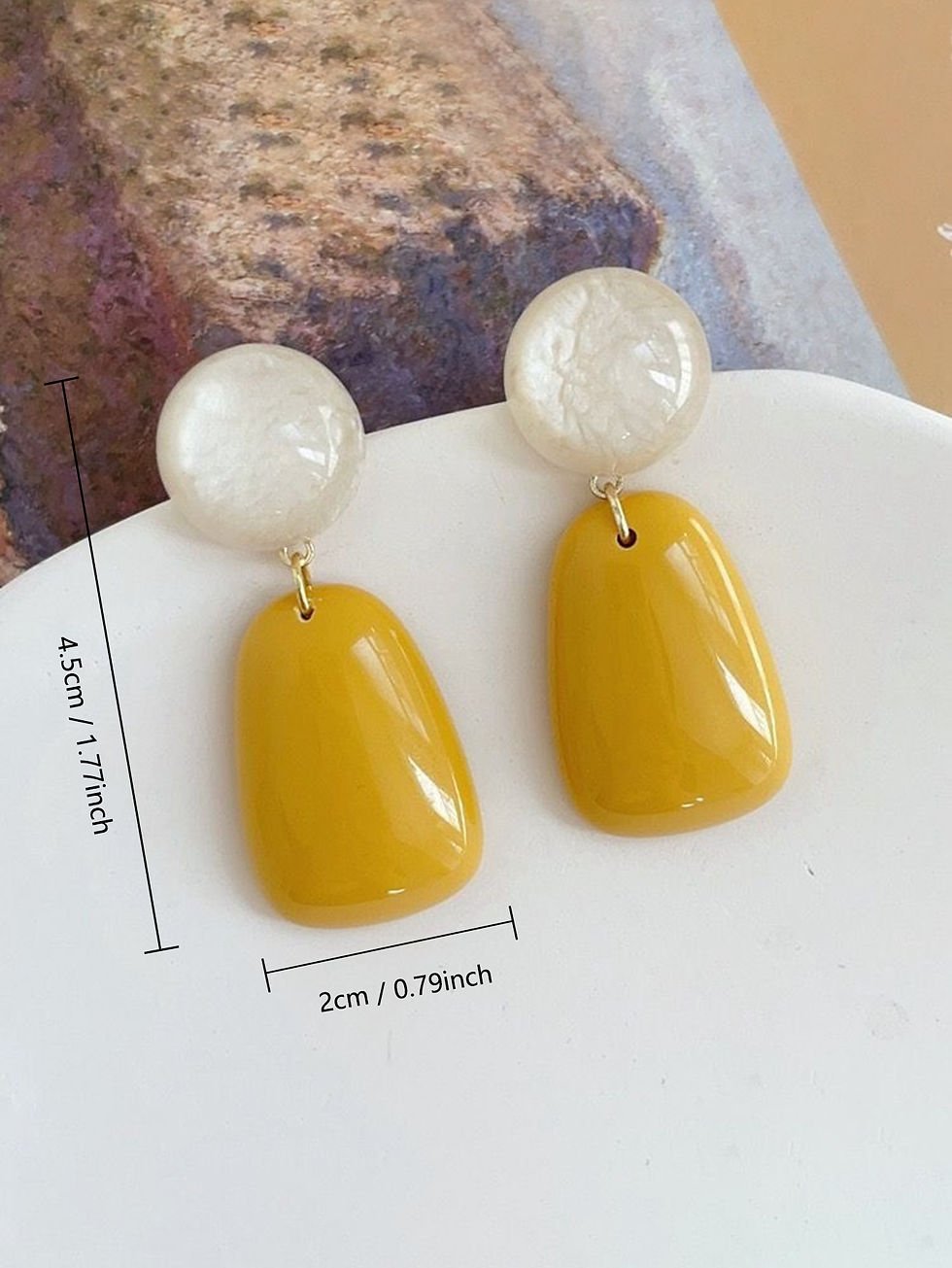Thumbnail: A Pair of Minimalist Geometric Resin Earrings for Women, Suitable for Daily Wear