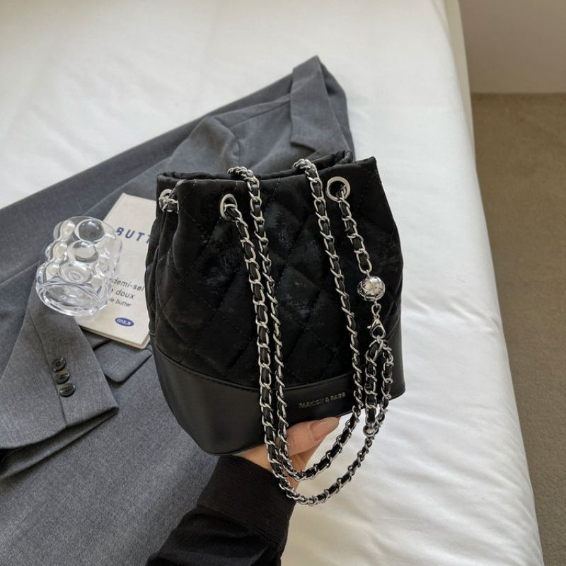 Thumbnail: Women's Handbag Made Of Wolverine-Print Leather Featuring Trendy Austria Spaciou