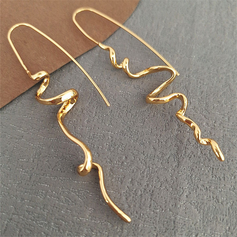 Thumbnail: Abstract three-dimensional design earrings cool and handsome temperament fashion