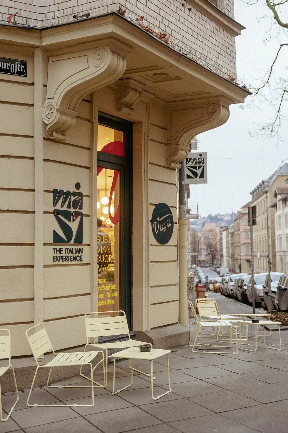 Das Personal Branding Foto zeigt ein Café von außen in Stuttgart