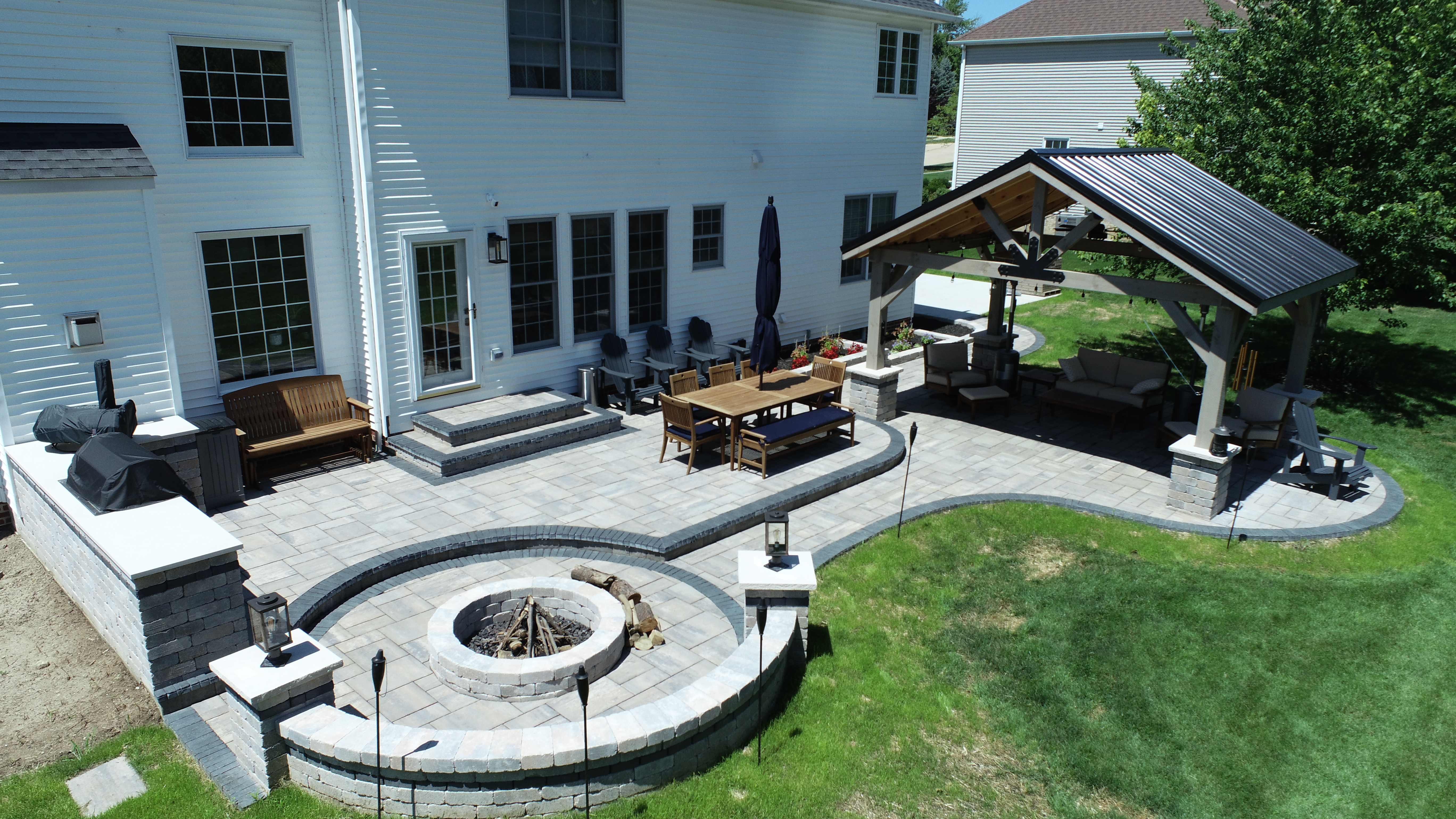 outdoorkitchen-firepit-patio