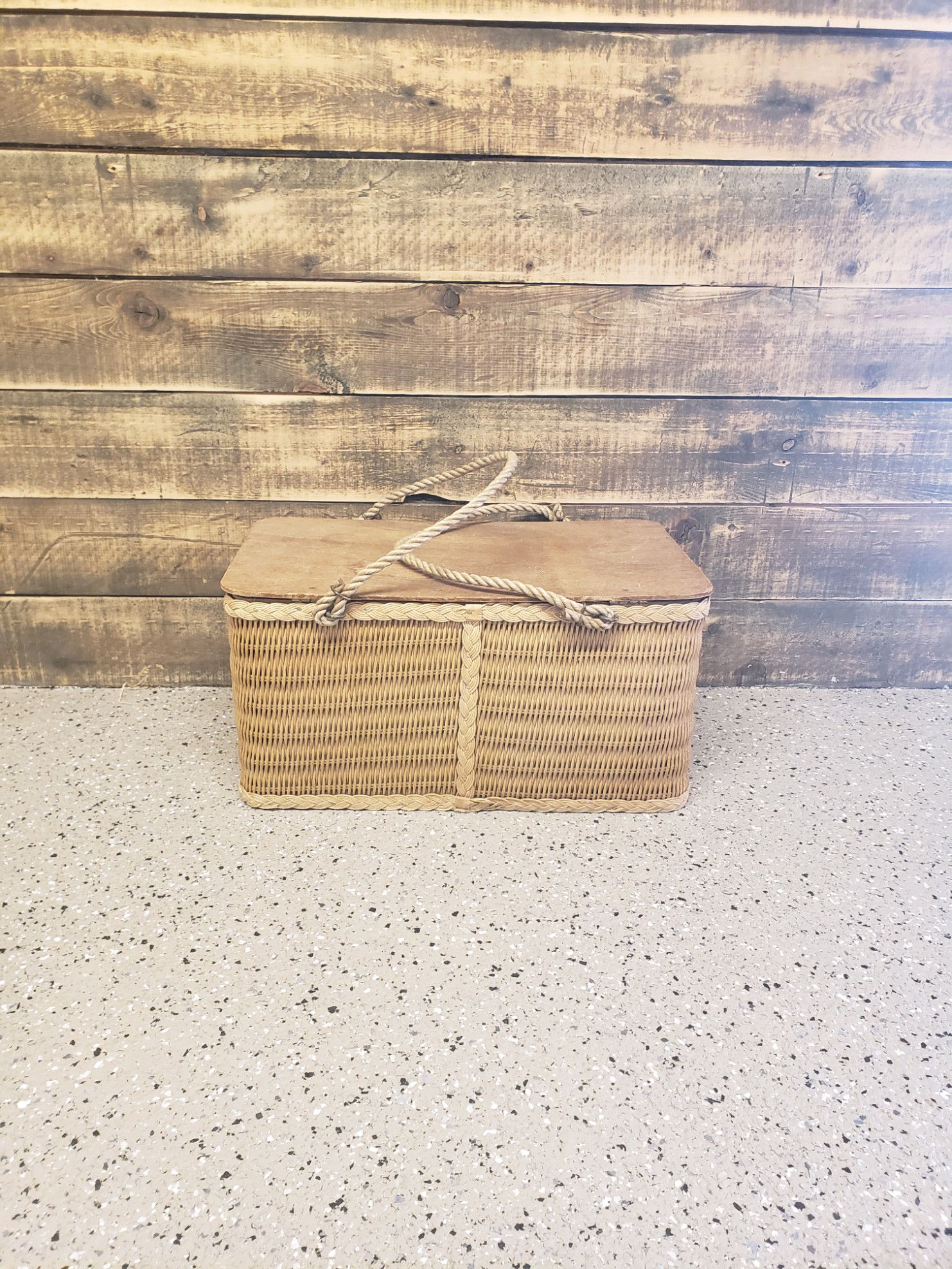 Picnic Basket with Rope Handle