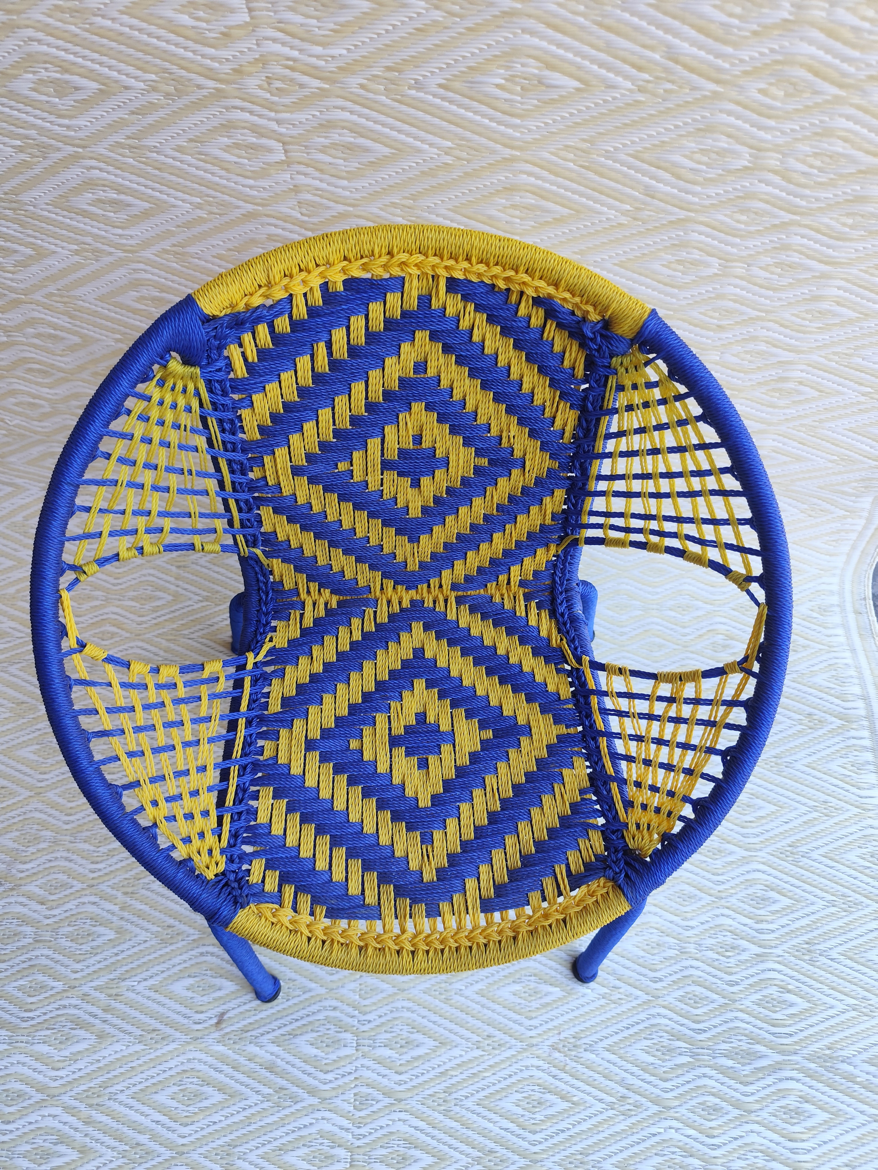 chaise enfant fer forgée tissée bleu jaune