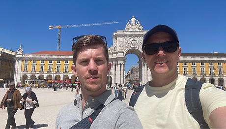 Tom and Dom in Praça do Comércio