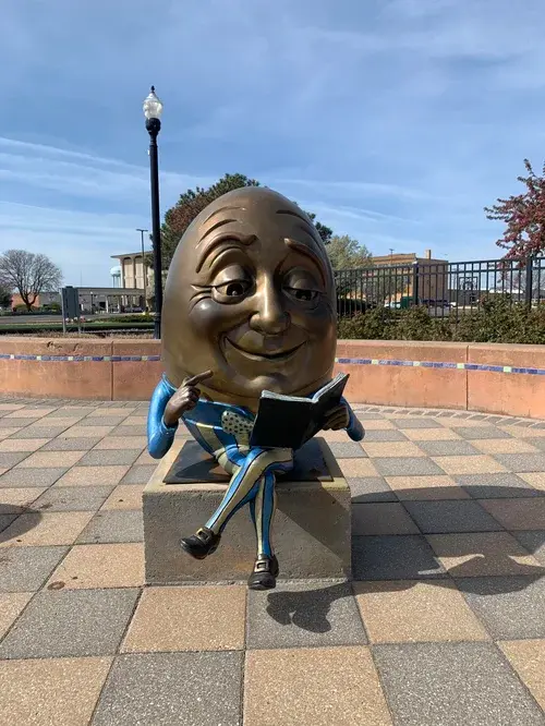 Humpty Dumpty Statue