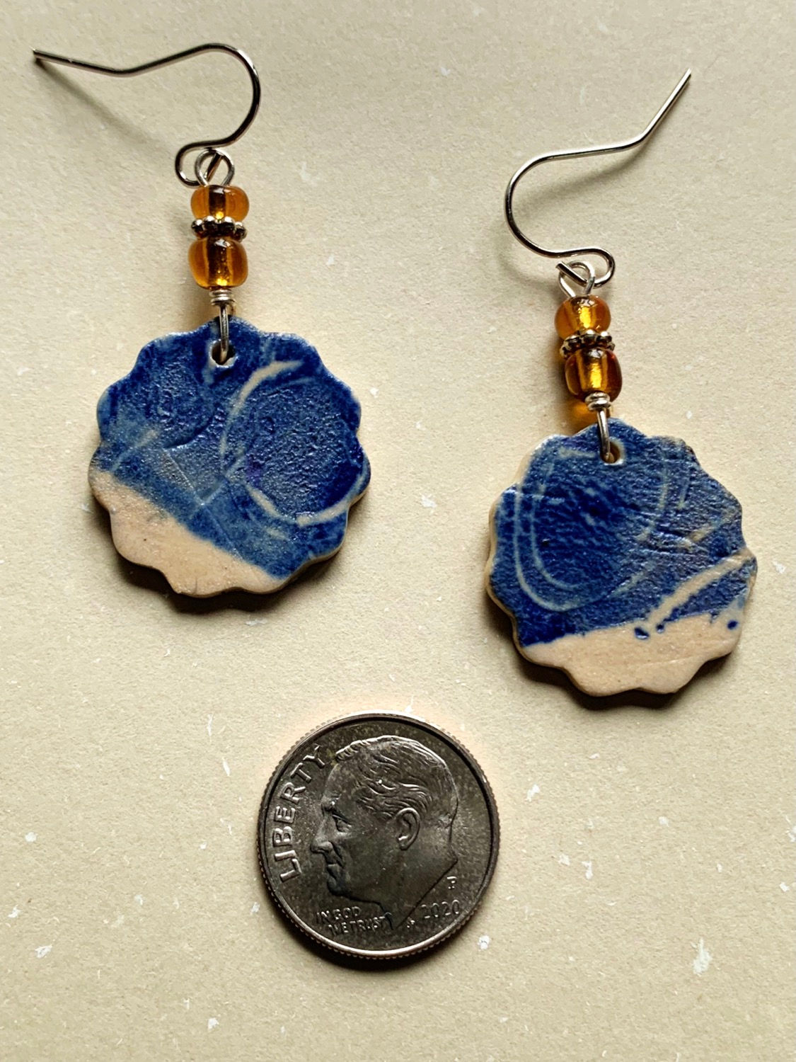 Medium blue round pottery earrings with golden beads