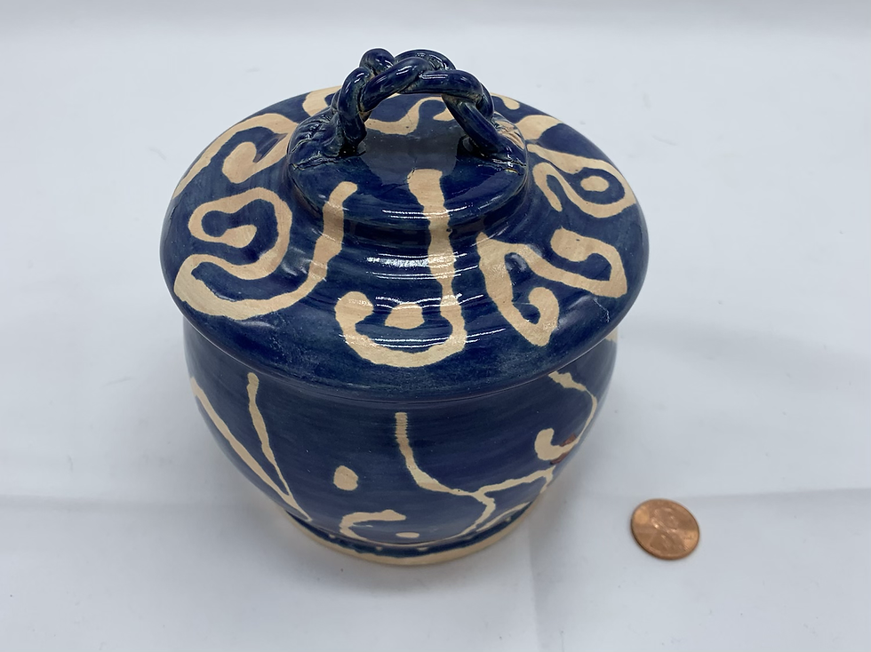 Lidded blue decorated bowl
