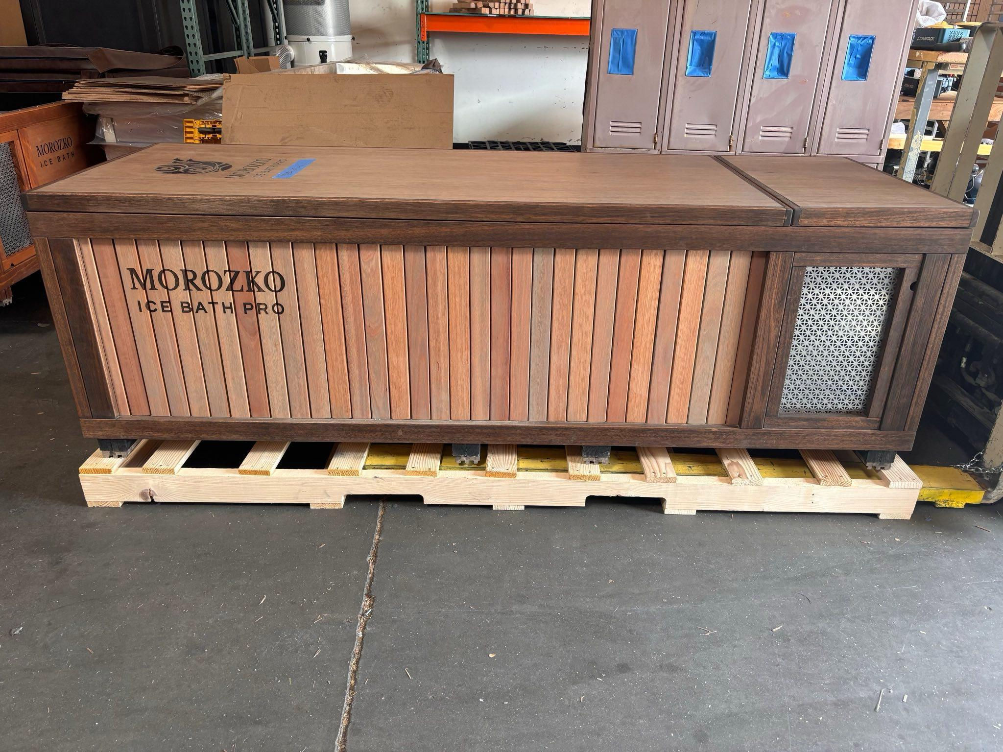 Used Morozko Ice Bath PRO with cladding & wooden lid